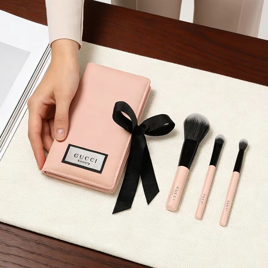 グッチのバッグ、メイクブラシセット、ピンクのチークブラシ、コ - Ysl Beauty Makeup のレビューと価格