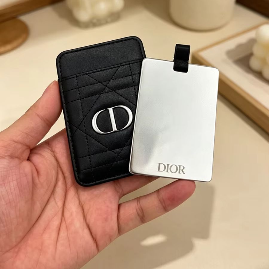 ディオール ディオールのバッグ 多機能ポータブル両面タッチア - Beauty Makeup Dior のレビューと価格