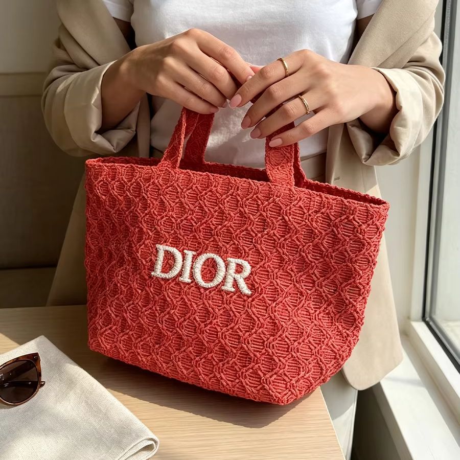 ディオールバッグ高品質生地赤い化粧品バッグポータブル口紅チー - Beauty Makeup Dior のレビューと価格