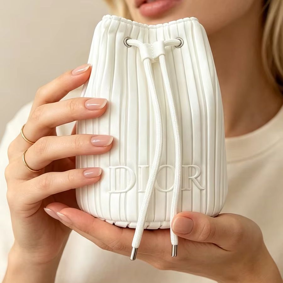 クリスチャン・ディオールのバッグ ミニマリストな白いストライ - Beauty Makeup Dior のレビューと価格