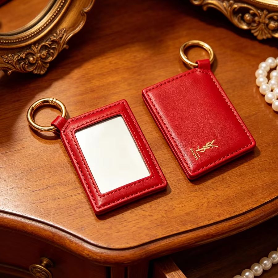 YSL レッドレザー スクエアミニポケットタッチアップメイク - Ysl Beauty Makeup のレビューと価格