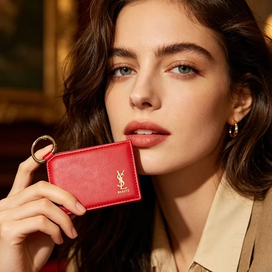 YSL レッドレザー スクエアミニポケットタッチアップメイク - Ysl Beauty Makeup のレビューと価格