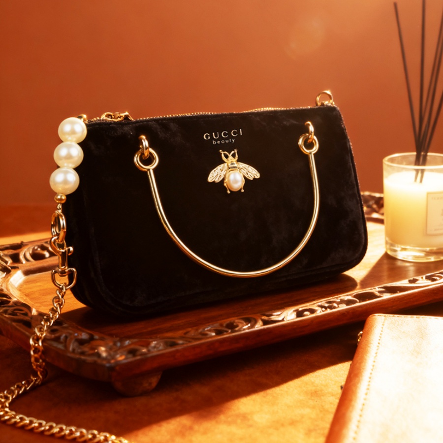 グッチの女性用バッグ ブラックベルベット インセクトエレメン - Ysl Beauty Makeup のレビューと価格